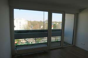 Stadtwohung 38 m² mit Luitpoldpark-Blick - 5. OG, Ostbalkon, neue Fenster, sofort verfügbar – Lerchenauerstr. 3, 80809 Am Luitpoldpark, München – Vorschaubild 2