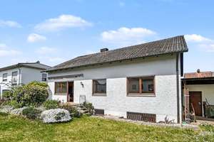 Einfamilienhaus in Ingolstadt-Ringsee mit großem Grundstück und Ausbaupotenzial im Dachgeschoss – Die vollständige Adresse der Immobilie erhältst du vom Anbieter., 85053 Südost, Ingolstadt – Vorschaubild 2