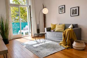 *ALTBAU - ALSTERNAH - HERRLICH - GEMÜTLICH - ZEITLOS - 
SÜDBALKON - KOMPONISTENVIERTEL*
