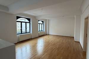 Großzügiges Wohnen mit Stil: 77 m² Traumwohnung mit Rundbogenfenstern