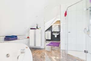 Ökologische Villa mit großem Garten, Wärmepumpe in neuwertigen Zustand für Familie und Beruf – Eggenbergstraße 4, 96155 Buttenheim – Vorschaubild 10
