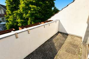 Historischer Charme trifft Loft-Flair: 3-Zimmer-Dachgeschoss mit hohen Decken, Balkon & Sichtbalken – 50937 Sülz, Köln – Vorschaubild 4