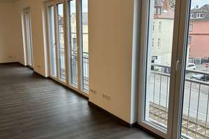 Neuwertige Wohnung mit vier Zimmern sowie Balkon und EBK in Frankfurt, Aufzug direkt in die Wohnung  – 65934 Nied, Frankfurt am Main – Vorschaubild 3