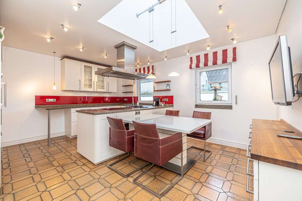 Immobilie in Hohenfelde - Top-Gepflegtes Anwesen mit 4 Wohnungen, Stall und Hauskoppel in Ostseenähe - Bild 0