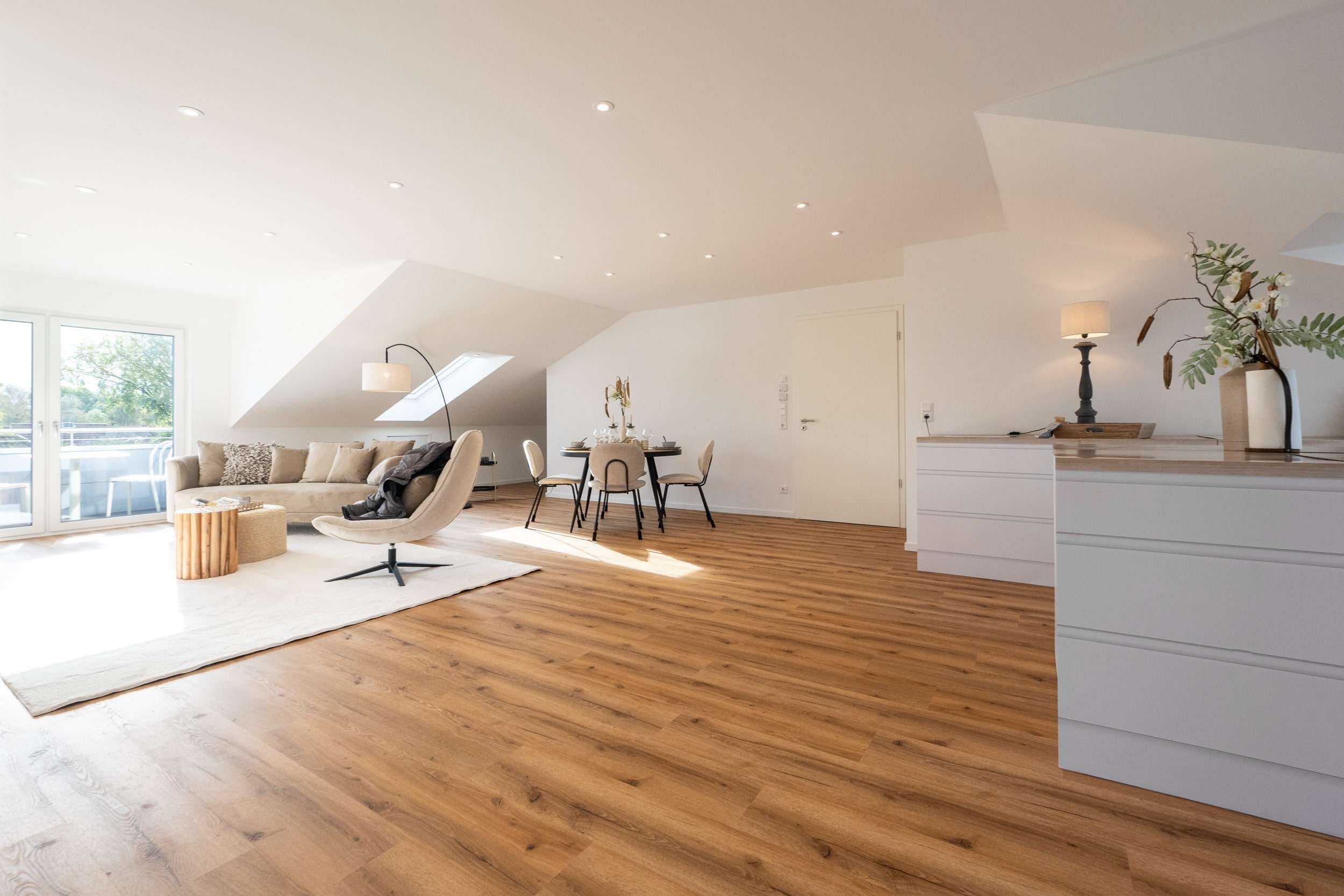 Immobilie in Friedrichstadt - Exklusive KfW-55 Dachgeschoss-ETW in bevorzugter Wohnlage mit 2 Balkonen und Stellplatz - Bild 0