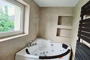Modernisiertes Einfamilienhaus mit Außenpool, Indoor whirlpool und sauna