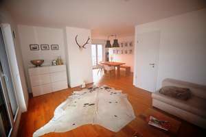 Gepflegt und großzügig: helle Dachgeschoss-Maisonette in Trudering