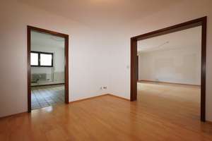 Großzügige 3-Zimmer-Wohnung mit Potenzial, Balkon und Garage in Wiesbaden-Bierstadt – 65191 Bierstadt, Wiesbaden – Vorschaubild 6