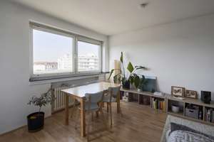 Lichtdurchflutete Eigentumswohnung mit großem Sonnenbalkon und gemütlicher Loggia zentral in Nippes – Die vollständige Adresse der Immobilie erhältst du vom Anbieter., 50733 Nippes (Ortsteil), Köln – Vorschaubild 4