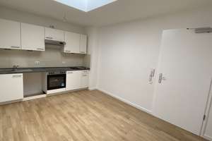 * 1 Zimmer * Wohnküche mit EBK * Bad mit Wanne * großer Balkon * Parkett * – Wasserburger Landstr. 8, 81825 Gartenstadt Trudering, München – Vorschaubild 2