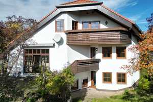 Sie lieben das Besondere? Beeindruckende Villa mit neuem Dach (Aufdachdämmung) & Hybrid-Heizung! – Bayreuth – Vorschaubild 2