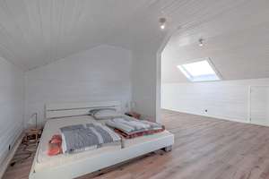 Klein auf dem Papier, groß im Wohngefühl – Einfamilienhaus mit zusätzlichem Dachstudio *provisionsfr – Die vollständige Adresse der Immobilie erhältst du vom Anbieter., 53773 Hennef (Sieg) – Vorschaubild 17