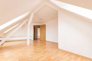 Helle Dachgeschoss-Wohnung | Ruhige Wohnlage | Tageslichtbad mit Wanne – Diakonissenstraße 4, 4177 Altlindenau, Leipzig – Vorschaubild 7