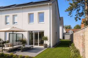 Neubau-ReihenENDhaus mit EBK und Garten inkl. PV-Anlage in Feldrandlage in Darmstadt-Wixhausen