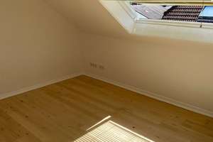 FRISCHE BRISE zum Einziehen: Schöne 2-Zimmer-Dachgeschosswohnung "NUR FÜR EINZELPERSON" geeignet ! – Aarstr. 52a, 65195 Nordost, Wiesbaden – Vorschaubild 14