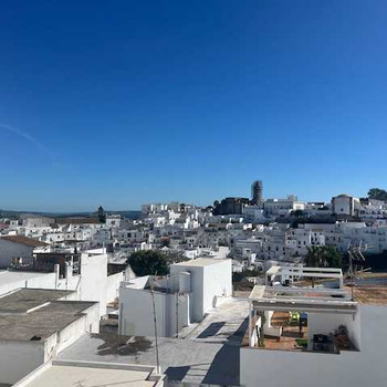 Erdgeschosswohnung in einem Nachbarschaftshof mit Möglichkeit für eine private Terrasse mit Aussicht