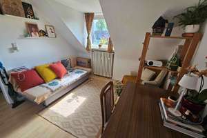 Schöne helle 2-Zimmer-Dachgeschoßwohnung mit Single-Küche in Köln Dünnwald