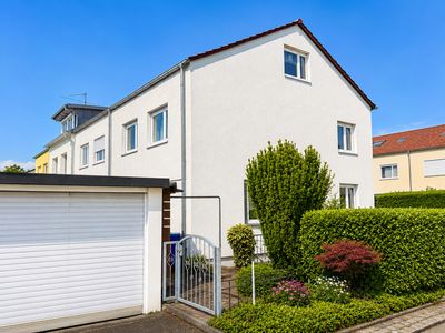 Top-Preis - Eckhaus am Stadtrand - Ruhige Sackgasse  - 5 Zimmer - Keller & Garage - Teilrenoviert !