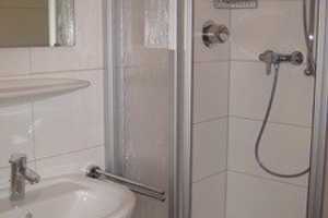 Stilvolle 1-Raum-Souterrain-Wohnung mit Balkon und Einbauküche in Heidelberg – Heidelberg – Vorschaubild 11