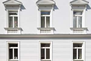 Bestlage: Hochwertig ausgestattete Stilaltbauetage EBK u. Balkon in saniertem Altbau