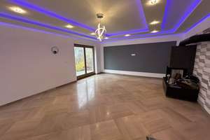 Modernes Wohnambiente: Kernsanierung 2023 – mit Balkon und Wintergarten