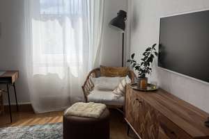 Ab 01.09. NachmieterIn für sanierte Altbauwohnung am Neumarkt gesucht 