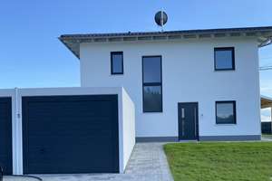 Wohnen mit Charakter: Großzügiges Haus in Windorf