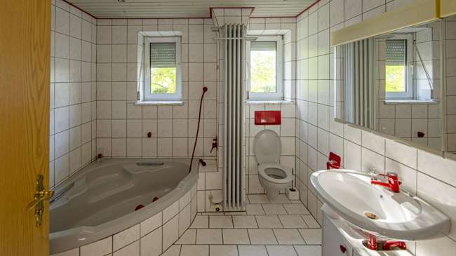 Immobilie in Klosterlechfeld - Ein- Zweifamilienhaus mit Potenzial – großzügiges Wohnen auf teilbarem Grundstück - Bild 0