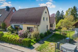 Naturnahes Zuhause mit großem Garten und Raum für Ihre Ideen – Die vollständige Adresse der Immobilie erhältst du vom Anbieter., 24145 Gaarden-Süd und Kronsburg, Kiel – Vorschaubild 1