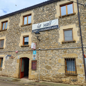 Geschäftsmöglichkeit. Verkauf von Bar, Restaurant, Hostel und Wohnung.