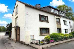 ++ Ruhiges Wohnen im 3-Familienhaus – 3-Zimmer-Wohnung mit Balkon ++