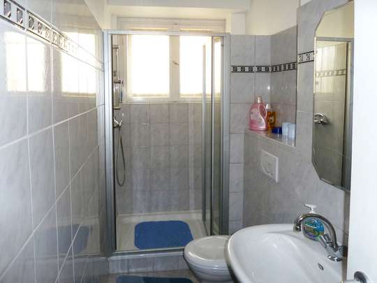 2-Familienhaus auf großem Grundstück ( !! Bauland !! ) - Bild 11