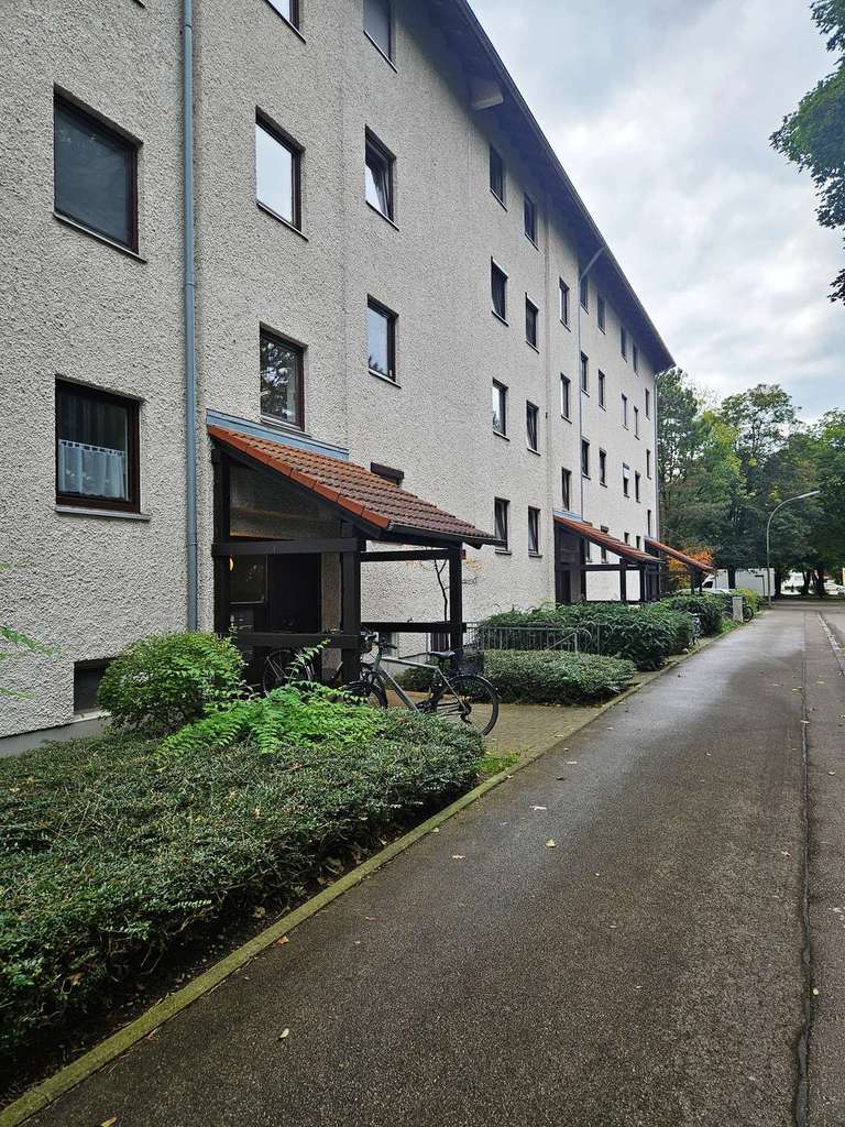 Immobilie in Freising - Freising-Lerchenfeld! 2-ZKB Hochparterre-Wohnung mit Balkon, Keller und TG-Stellplatz! - Bild 0