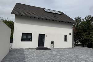 Ihr Familienidyll: Neuwertiges Haus auf über 1080 m² Grundstück!!! – Die vollständige Adresse der Immobilie erhältst du vom Anbieter., 56427 Siershahn – Vorschaubild 2