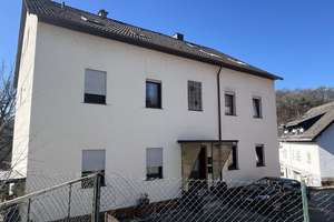 Gepflegte Doppelhaushälfte mit zwei Wohnungen und schönem Gartengrundstück in Weilburg - Ahausen – Die vollständige Adresse der Immobilie erhältst du vom Anbieter., 35781 Weilburg – Vorschaubild 1