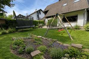 Großzügiges Familienhaus mit Garten, Garage und 5 Zimmern in zentraler Lage von Much – Die vollständige Adresse der Immobilie erhältst du vom Anbieter., 53804 Much – Vorschaubild 11