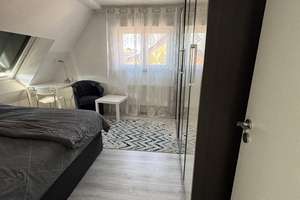 Möblierte 3-Zimmer-Wohnung mit Balkon und kostenlosen Parkplätzen – Bredelaerstraße 39, 40474 Lohausen, Düsseldorf – Vorschaubild 1