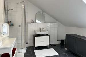 Moderne Doppelhaushälfte mit PV- und Klimaanlage & zwei Terrassen in Baden-Baden-Neuweier – Die vollständige Adresse der Immobilie erhältst du vom Anbieter., 76534 Neuweier, Baden-Baden – Vorschaubild 13