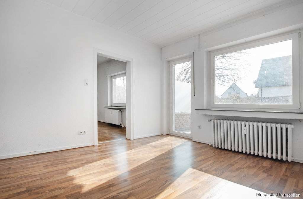 Immobilie in Enger - Zweifamilienhaus mit großzügigem Garten gen Süden in Westerenger - Bild 0