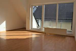 Helle 2-Zimmer-Dachwohnung mit Süd-Dachloggia und Tiefgaragenstellplatz in Taunusstein-Wehen – Aarstraße 217, 65232 Taunusstein – Vorschaubild 4