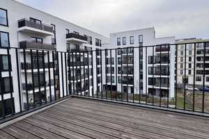 Große 2-Zimmerwohnung mit Balkon, Loggia und Einbauküche – Hedwig-Porschütz-Str. 13, 10557 Berlin – Vorschaubild 4