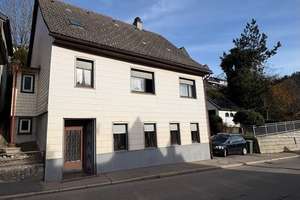 Stadthaus nahe dem Zentrum – Die vollständige Adresse der Immobilie erhältst du vom Anbieter., 78147 Vöhrenbach – Vorschaubild 2