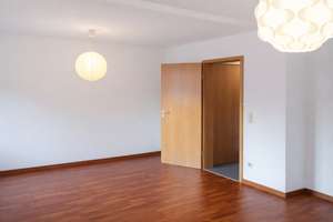**KRIEGSHABER** Gepflegtes Mehrfamilienhaus mit 6 Wohneinheiten unweit der Uniklinik – Untere- Osterfeld- Straße 76, 86156 Kriegshaber, Augsburg – Vorschaubild 4