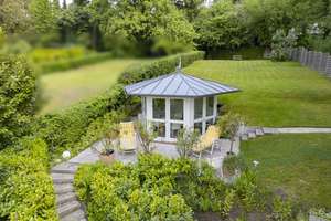 EFH im Jugendstil mit traumhaftem Garten, offenem Kamin , Garage in zentraler Lage!!!