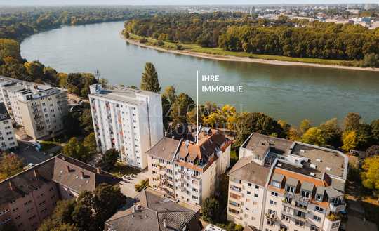 Schöner Wohnen am Rhein - Modernisierte Stadtwohnung mit drei Balkonen und Lift!