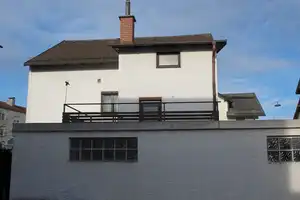 *Mitten im Zentrum*
Solides freistehendes Wohn- und Geschäftshaus mit Anbau, Garten und Garage – Altötting (Kreis) – Vorschaubild 4