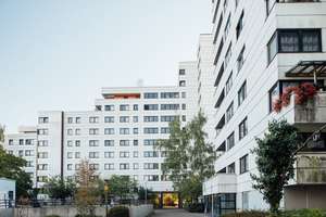 gemütliche 2-Zimmer Wohnung mit großzügigem Balkon in Lichtenrade! – Nahariyastr. 33, 12309 Lichtenrade, Berlin – Vorschaubild 1