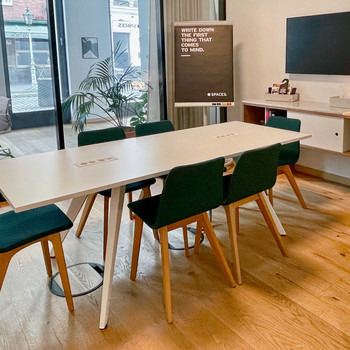 Durchgehender Zugang zu Großraumbüros für 10 Personen in Spaces Andreas Quartier