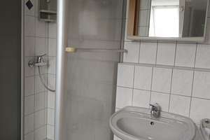  Gemütliches, möbliertes Dachgeschoss-Apartment mit Stellplatz in Erlangen-Büchenbach – Die vollständige Adresse der Immobilie erhältst du vom Anbieter., 91056 Büchenbach West, Erlangen – Vorschaubild 4