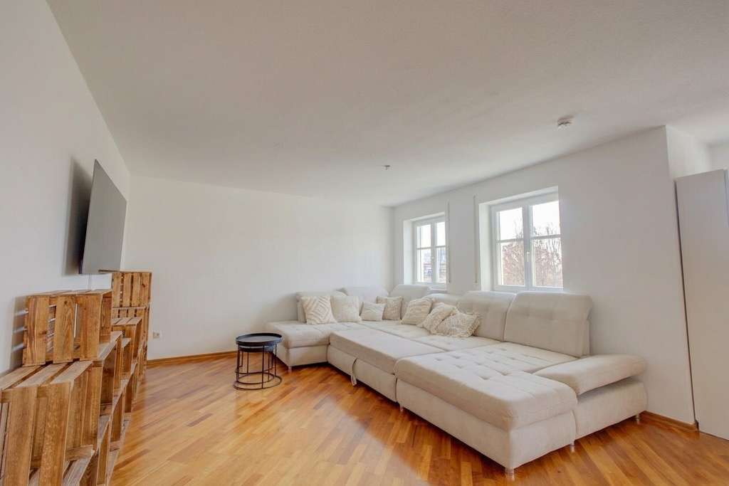 Immobilie in Schwabhausen - Exklusives Traumhaus mit Pool und zahlreichen Highlights in Schwabhausen! - Bild 1